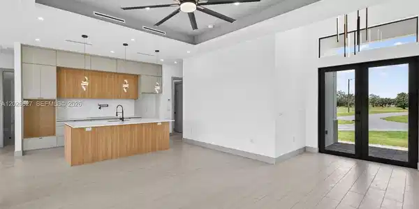 Image 3: Living Room