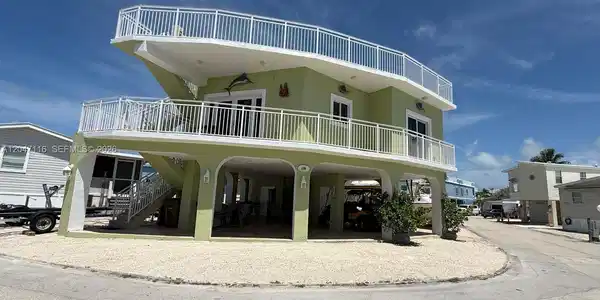 65821 Overseas Hwy 176