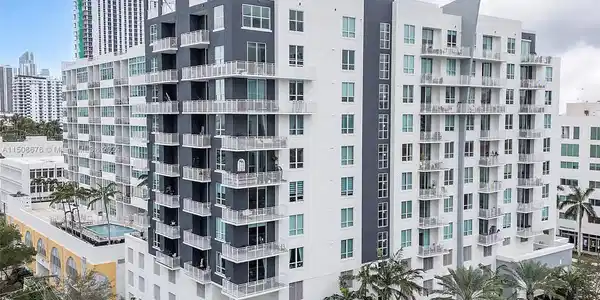 2275 Biscayne Blvd