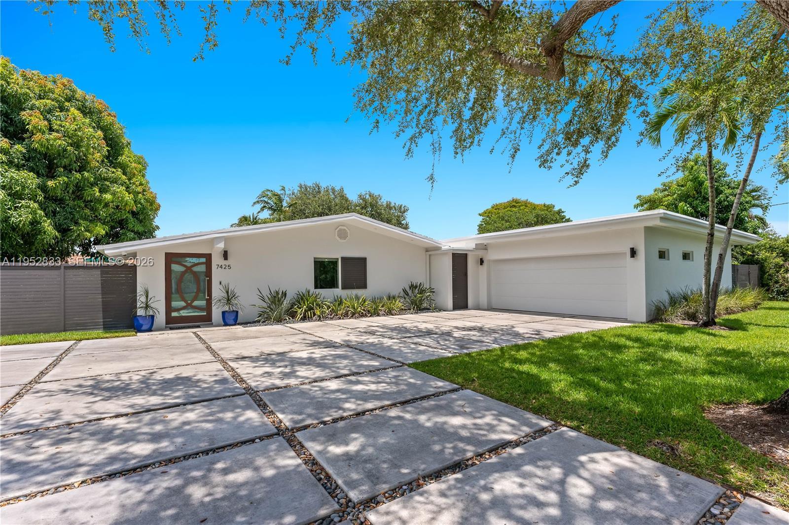 Image 3: Concrete driveway