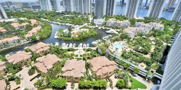 1000 E Island Blvd