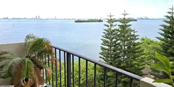 7795 NE Bayshore