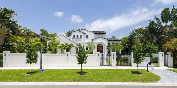 2321 N Bay Rd