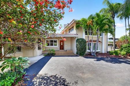 2433 Middle River Dr