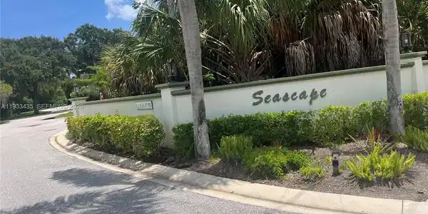 5200 SE Seascape Way