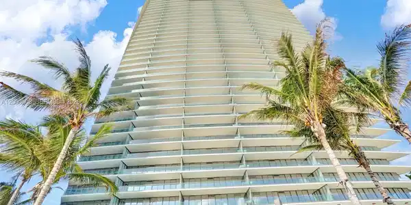 Image 2: ARMANI CASA