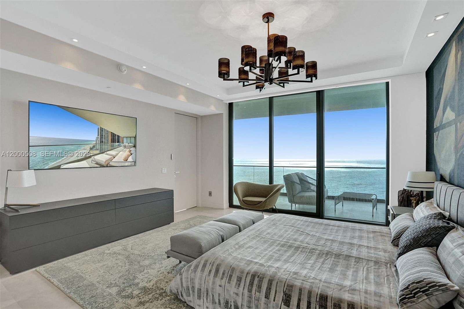 Image 4: MASTER BEDROOM