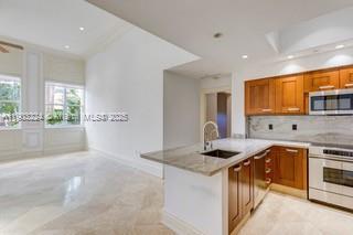 60 Edgewater Dr