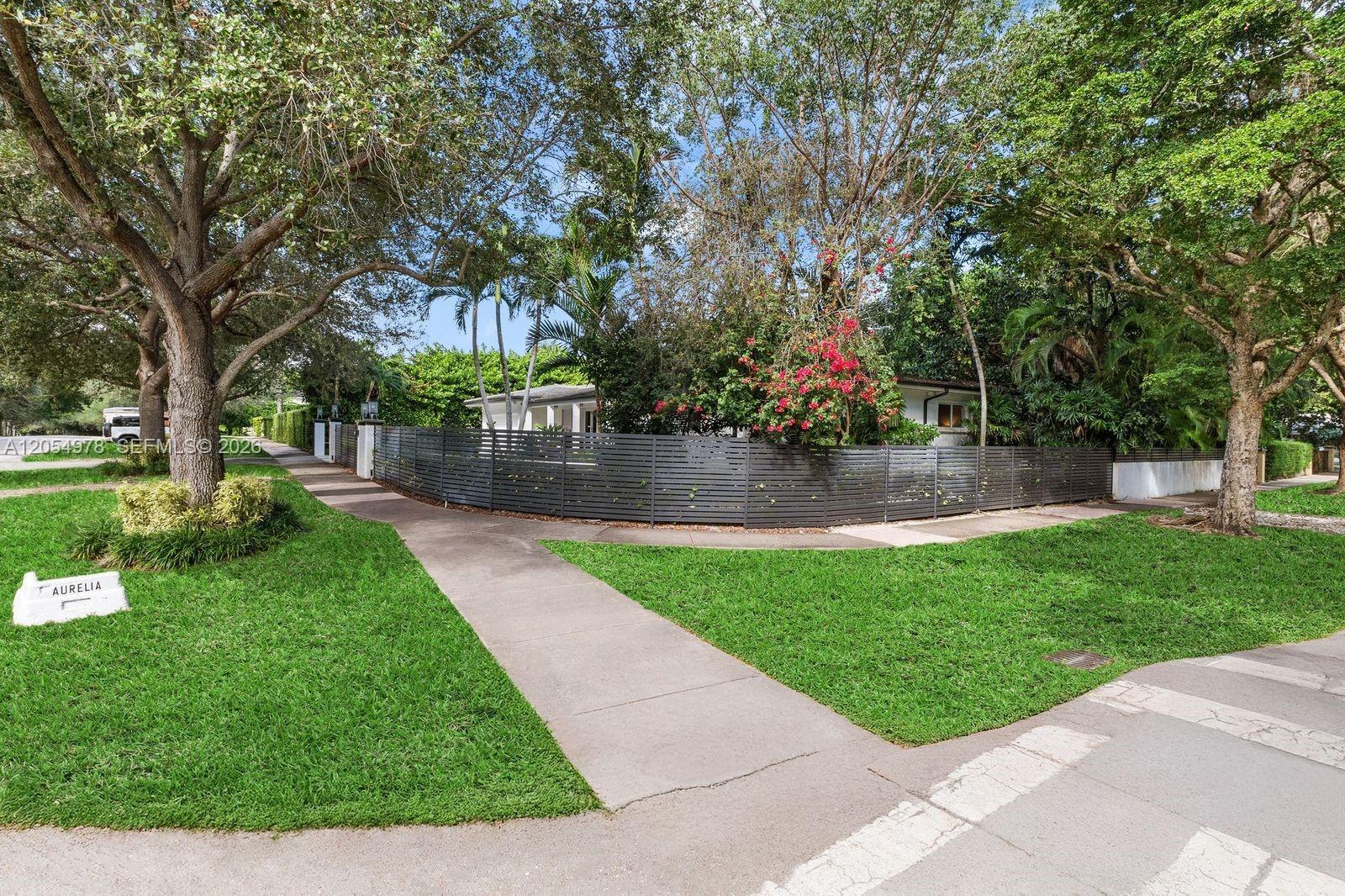 Image 3: Corner view with great parking