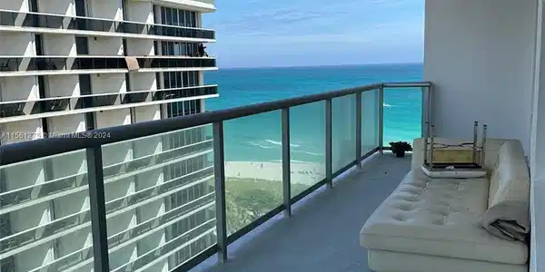 9511 Collins Ave