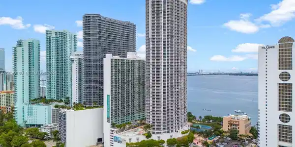 1750 N Bayshore Dr