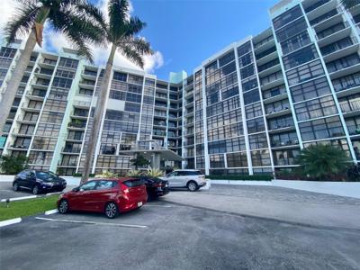 200 Leslie Dr