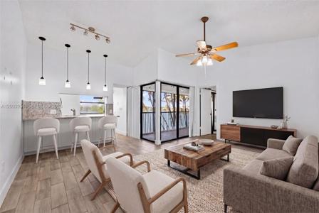 889 Hamilton Dr