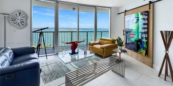 1750 N Bayshore Dr