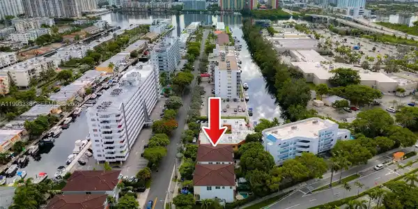 Image 2: Close proximity to Sunny Isles Beach.