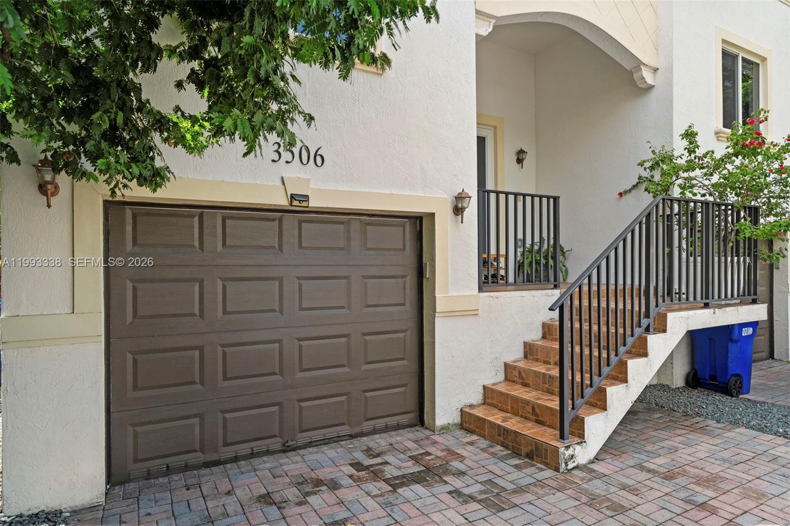 Image 4: 1 Car Garage