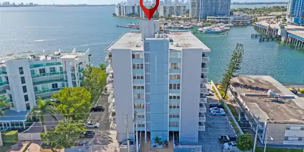 2016 Bay Dr