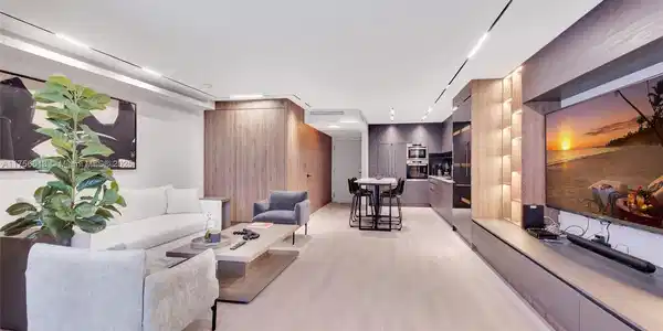 2301 Collins Ave