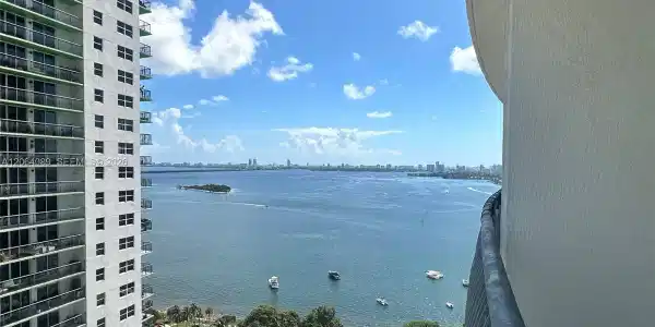 1750 N Bayshore Dr