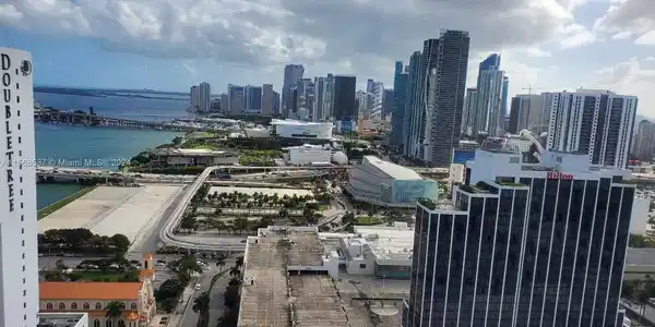 1750 N Bayshore Dr