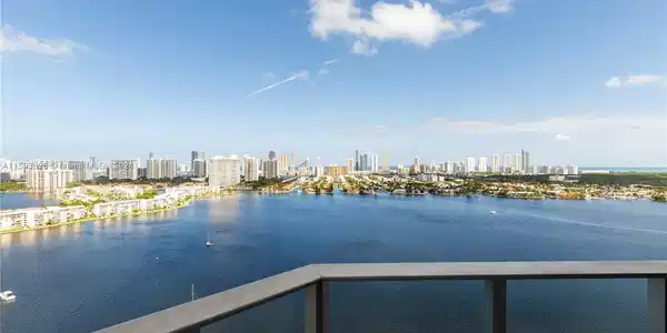 17301 Biscayne Blvd