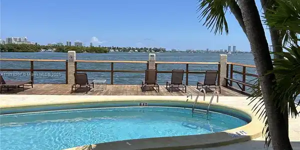 7845 NE Bayshore Ct