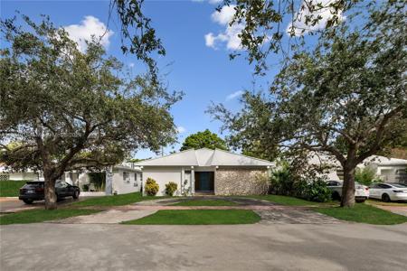 1109 Biarritz Dr