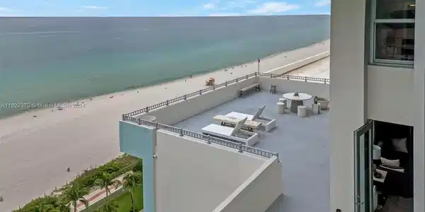 2899 Collins Ave