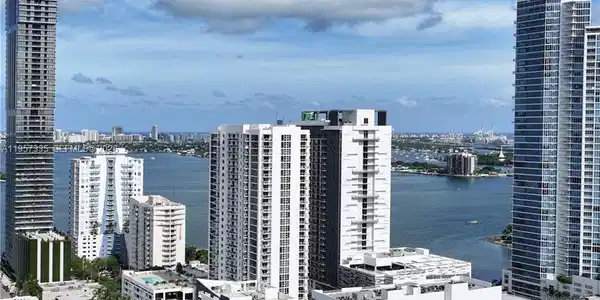 2275 Biscayne Blvd
