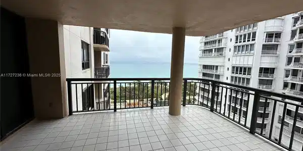 10175 Collins Ave