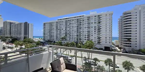 5600 Collins Ave