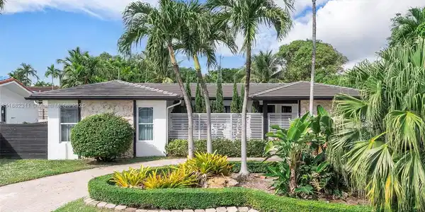 11407 N Bayshore Dr