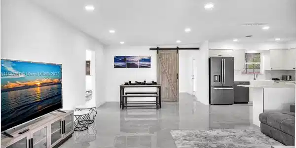 2112 N 14th ter