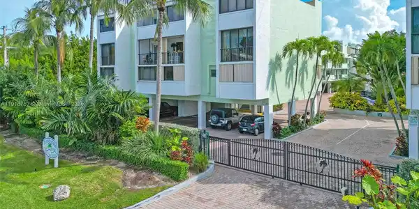 Image 3: GATED ENTRANCE!  BEAUTIFUL CURB APPEAL!