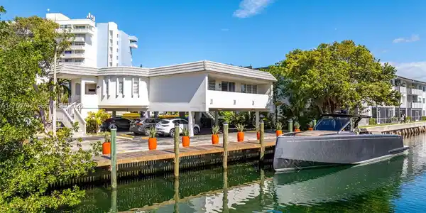 13131 Ixora Ct