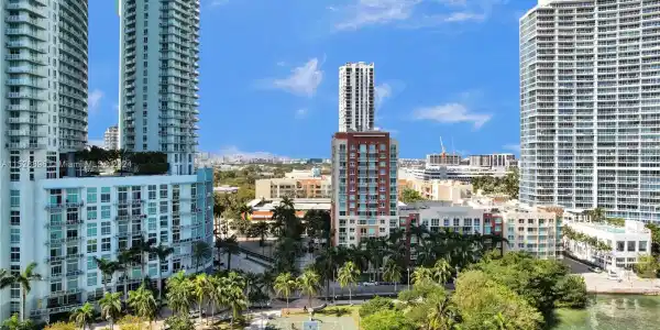 2000 N Bayshore Dr