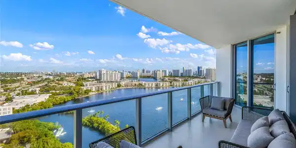 17301 Biscayne Blvd