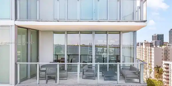 2900 NE 7th Ave