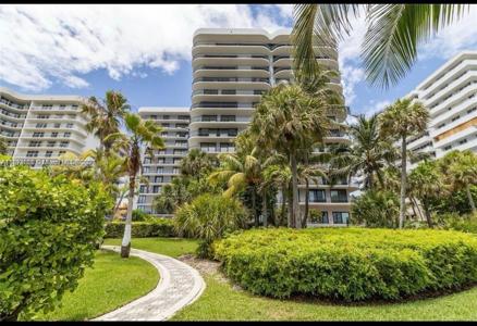8877 Collins Ave