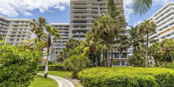 8877 Collins Ave