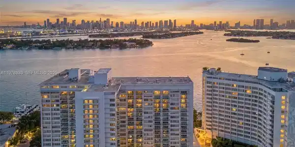 1000 West Ave