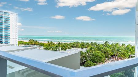 2201 Collins Ave