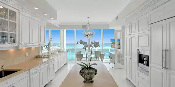 10101 Collins Ave
