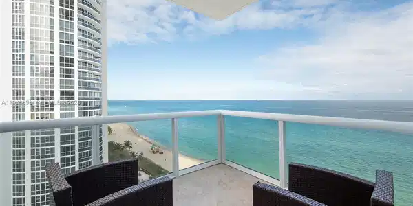 18101 Collins Ave