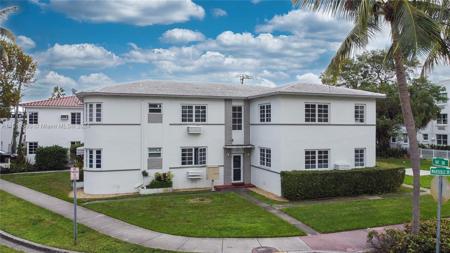 7124 Bay Dr