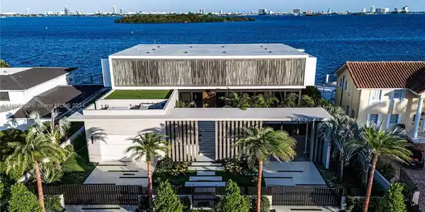 11420 N Bayshore Dr