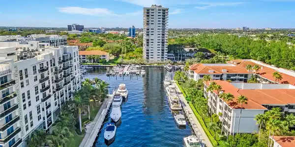 3200 Port Royale Dr N