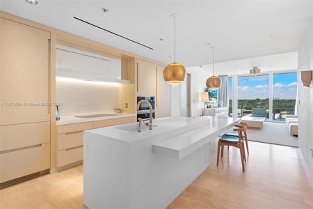9111 Collins Ave