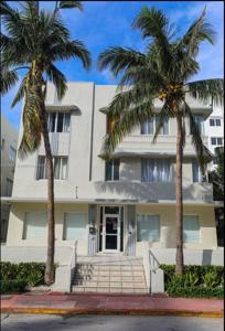 3710 Collins Ave
