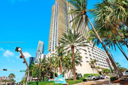 16699 Collins Ave
